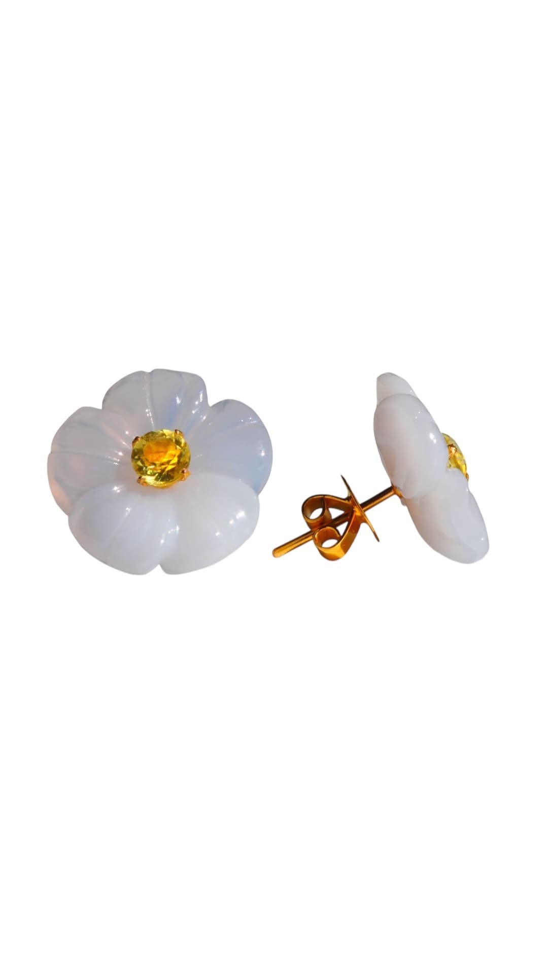 Margaret Gem Flowerピアス（横）
