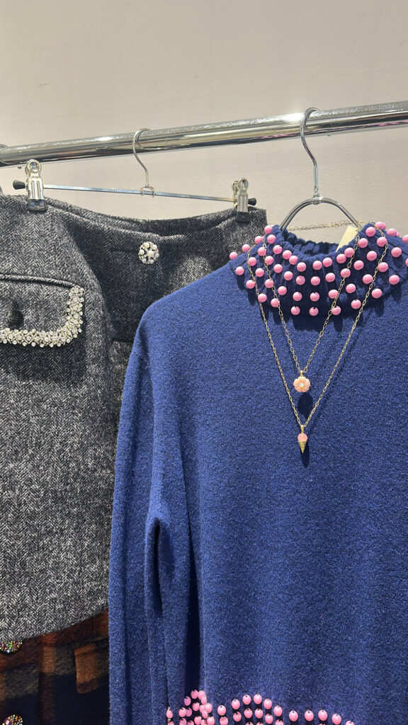 MANOUSHロイヤルブルーセーター