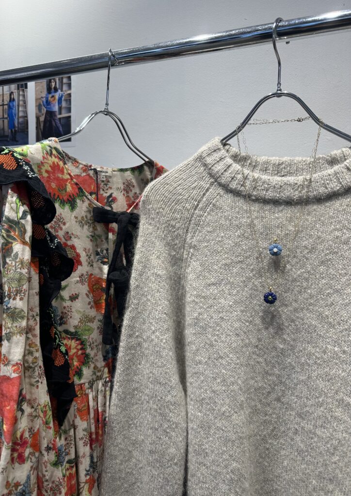 MANOUSHベージュセーター